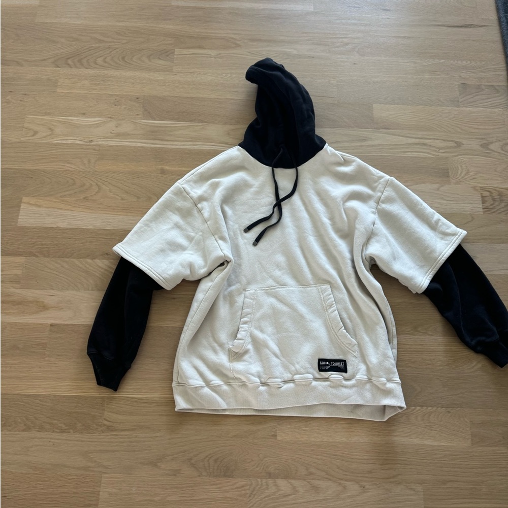 Limited edition Social Tourist hoodie M